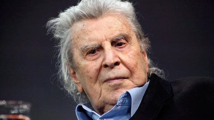 Μ.Θεοδωράκης: «Να σταματήσει το βάρβαρο έθιμο με το σούβλισμα του αρνιού – Έπρεπε να έχει εκλείψει προ πολλού»